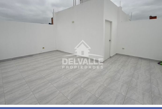 Casa de 3 Pisos en Venta – Excelente Distribución y Terraza Amplia