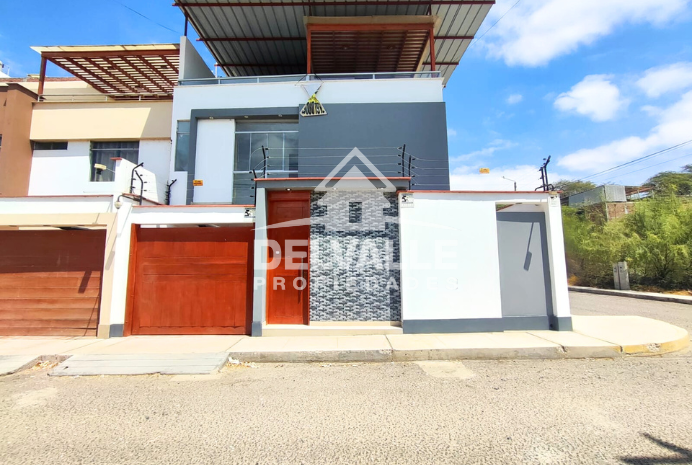 SE VENDE LINDA CASA DE OCASION EN MIRAFLORES COUNTRY CLUB