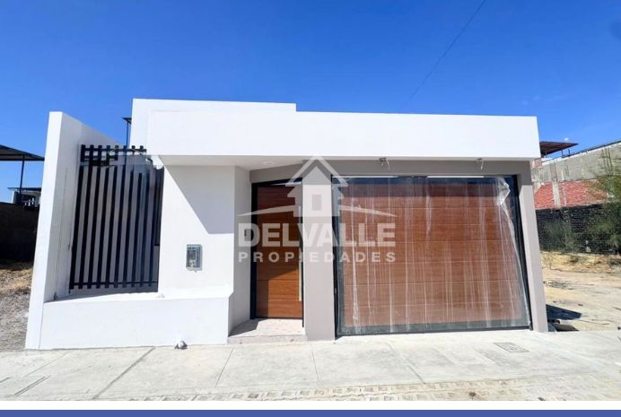 Moderna casa en venta con cochera y potencial de crecimiento